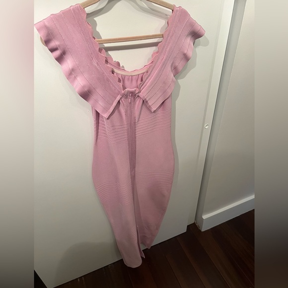 House of CB AMADEA Lilac Fluted Off Shoulder Midi Bandage Dress Large - Picture 4 of 6